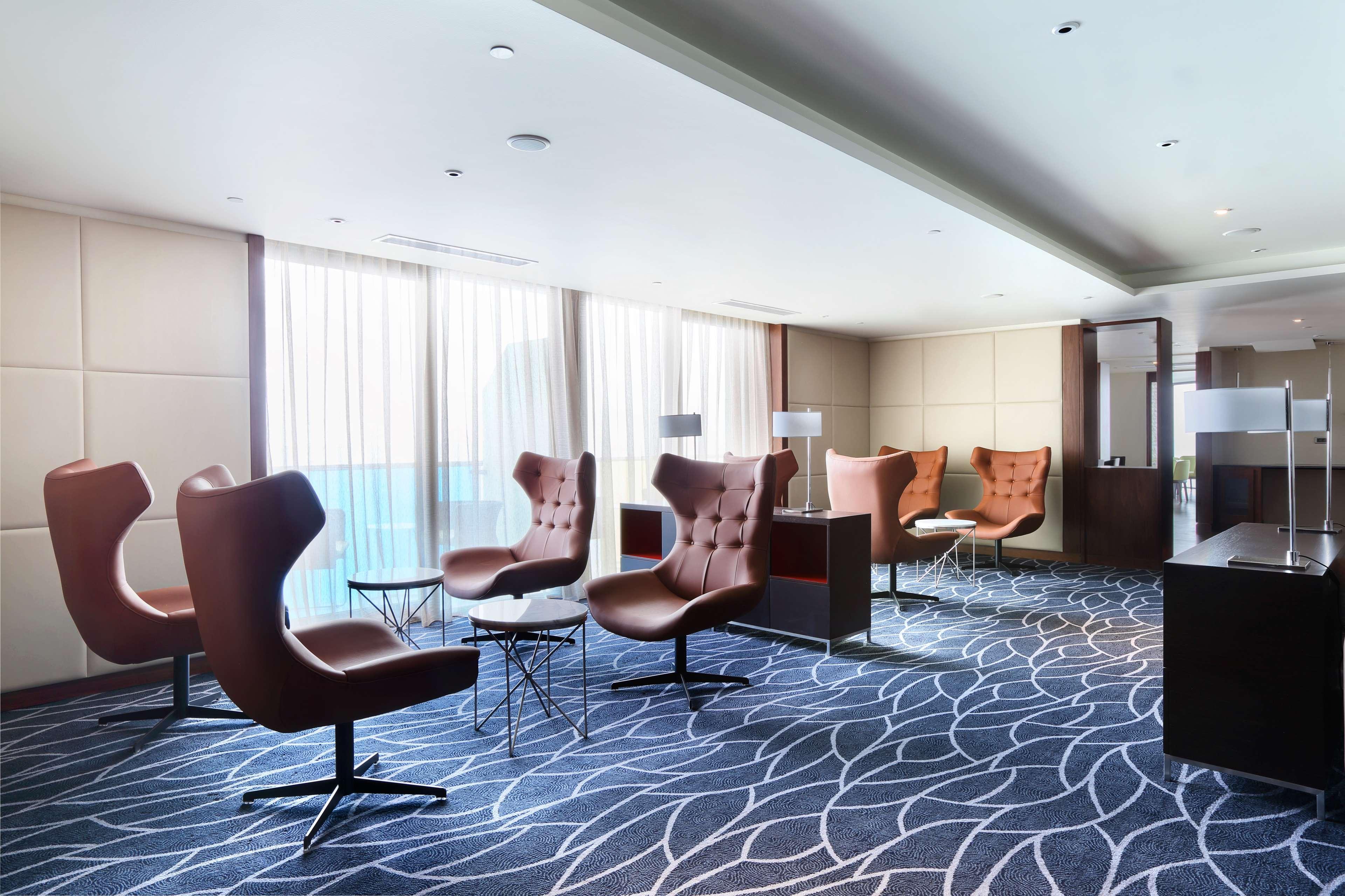 Hilton Batumi Hotel Ngoại thất bức ảnh The lounge at the airport