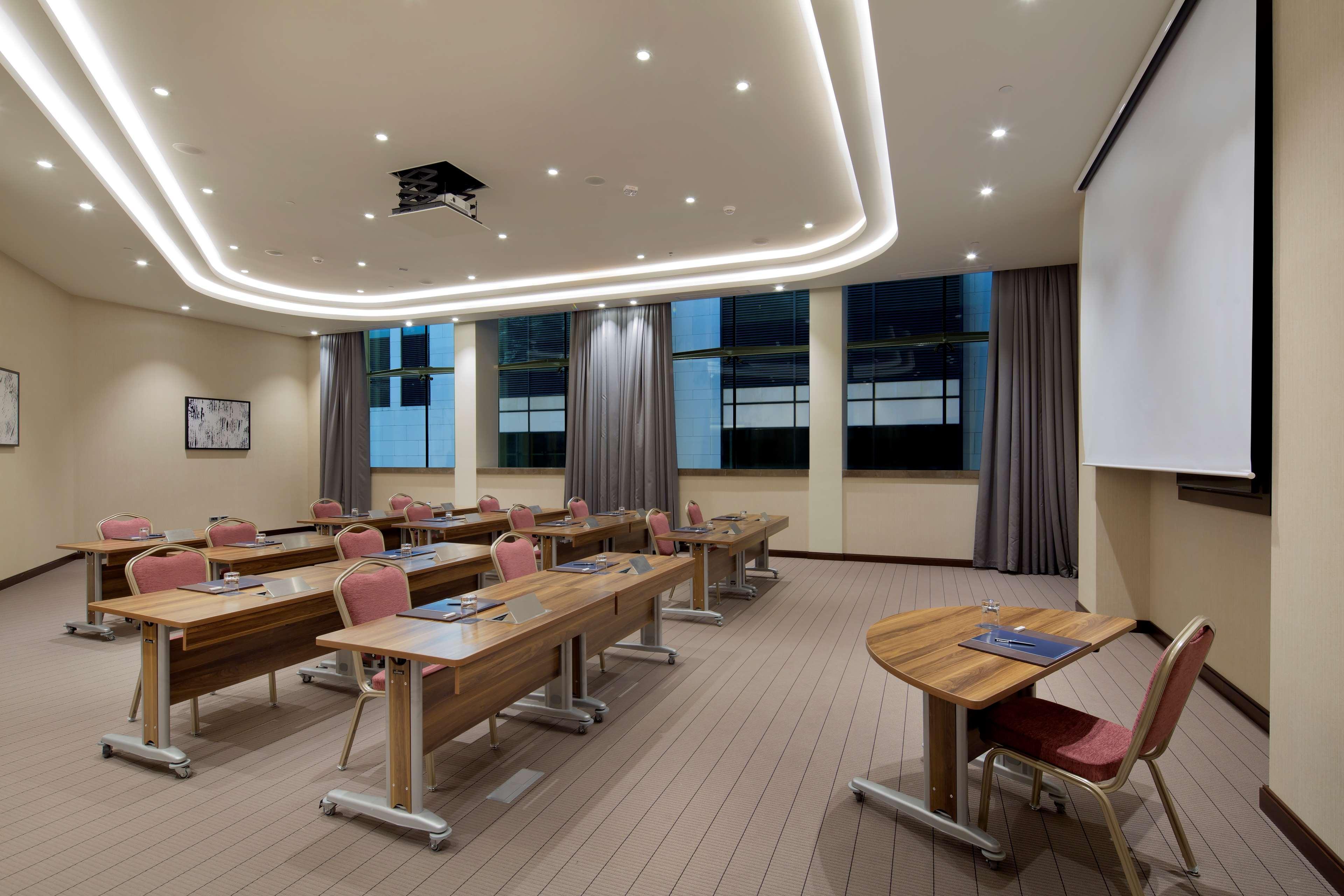 Hilton Batumi Hotel Ngoại thất bức ảnh Meeting room
