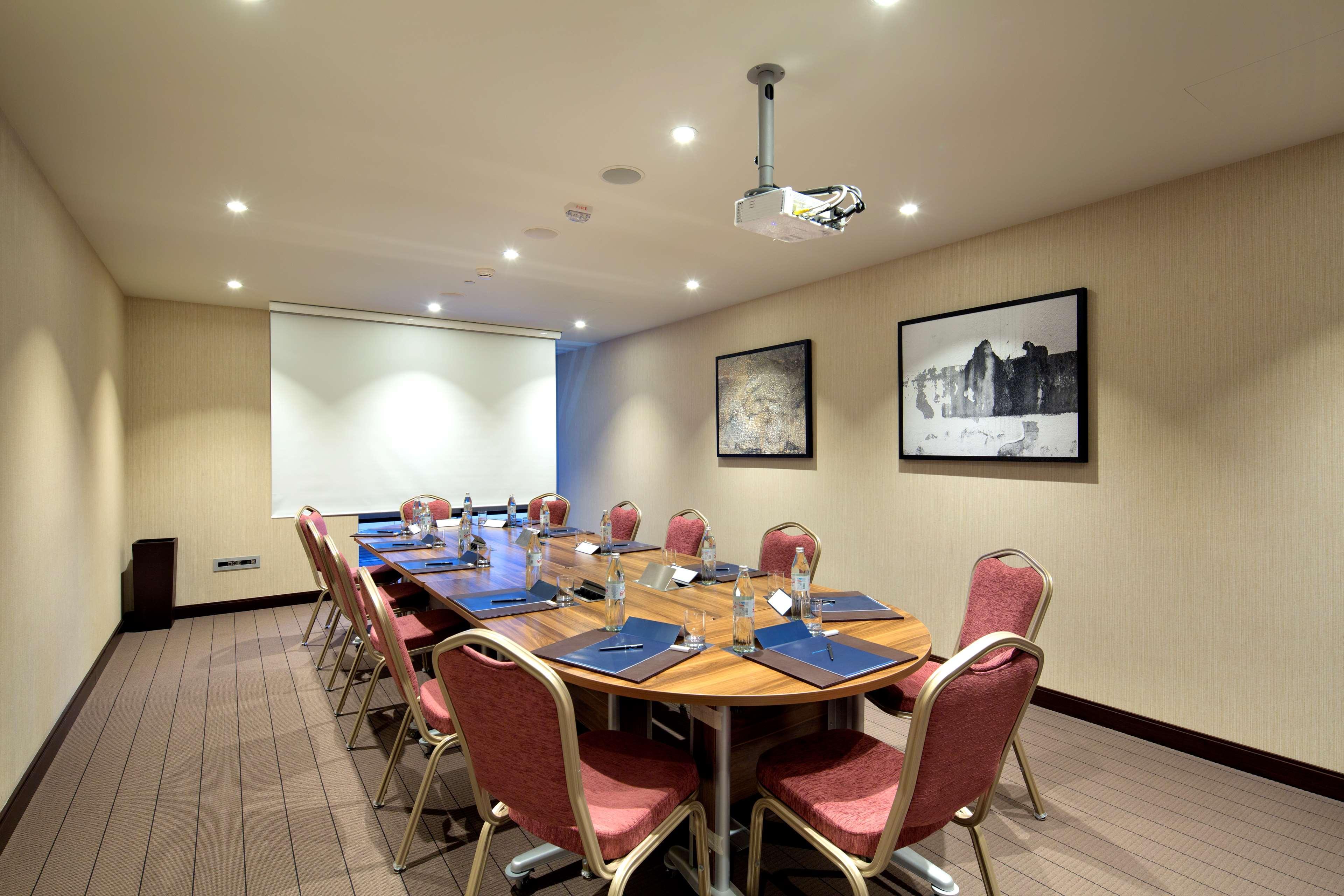 Hilton Batumi Hotel Ngoại thất bức ảnh A meeting room at the hotel