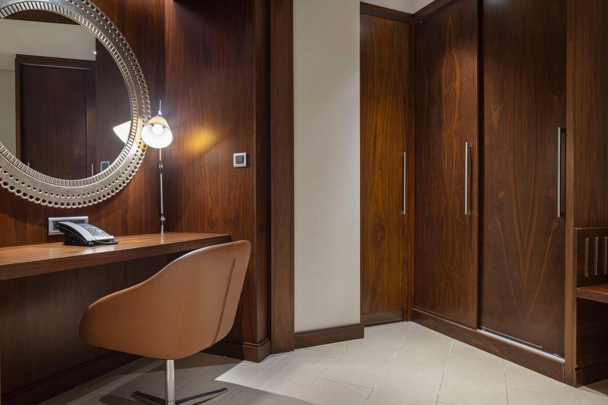 Hilton Batumi Hotel Ngoại thất bức ảnh A room at the hotel