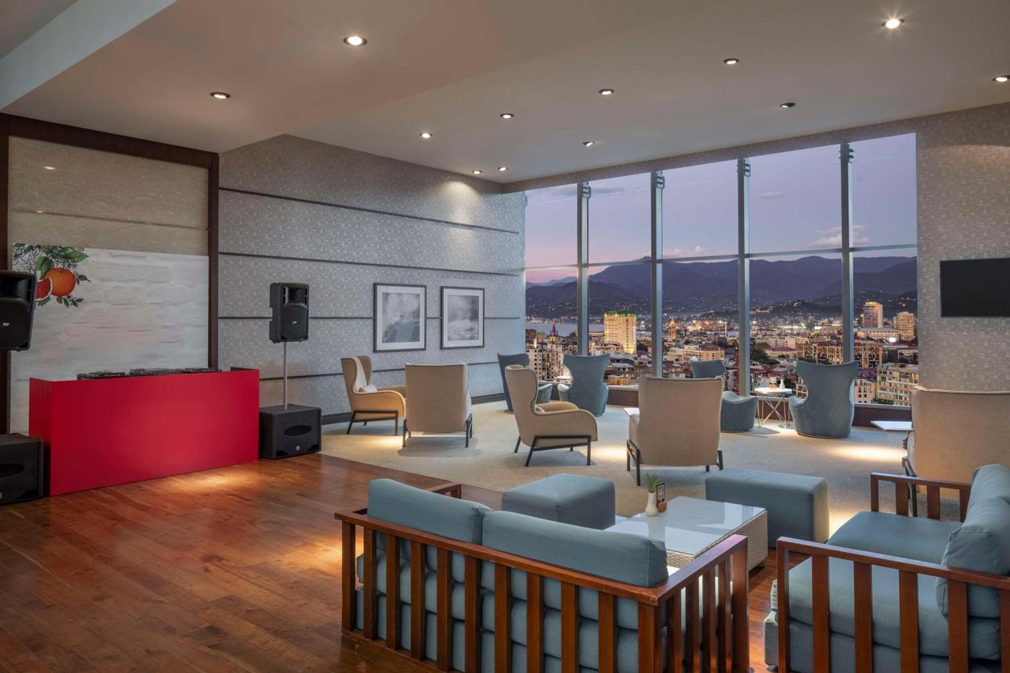 Hilton Batumi Hotel Ngoại thất bức ảnh The lounge at the airport