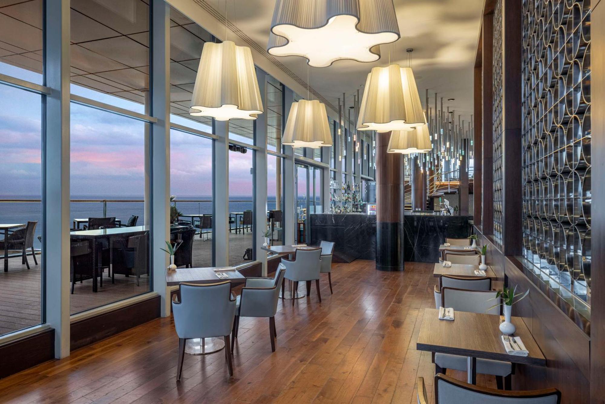 Hilton Batumi Hotel Ngoại thất bức ảnh The Lounge at the 360° Restaurant