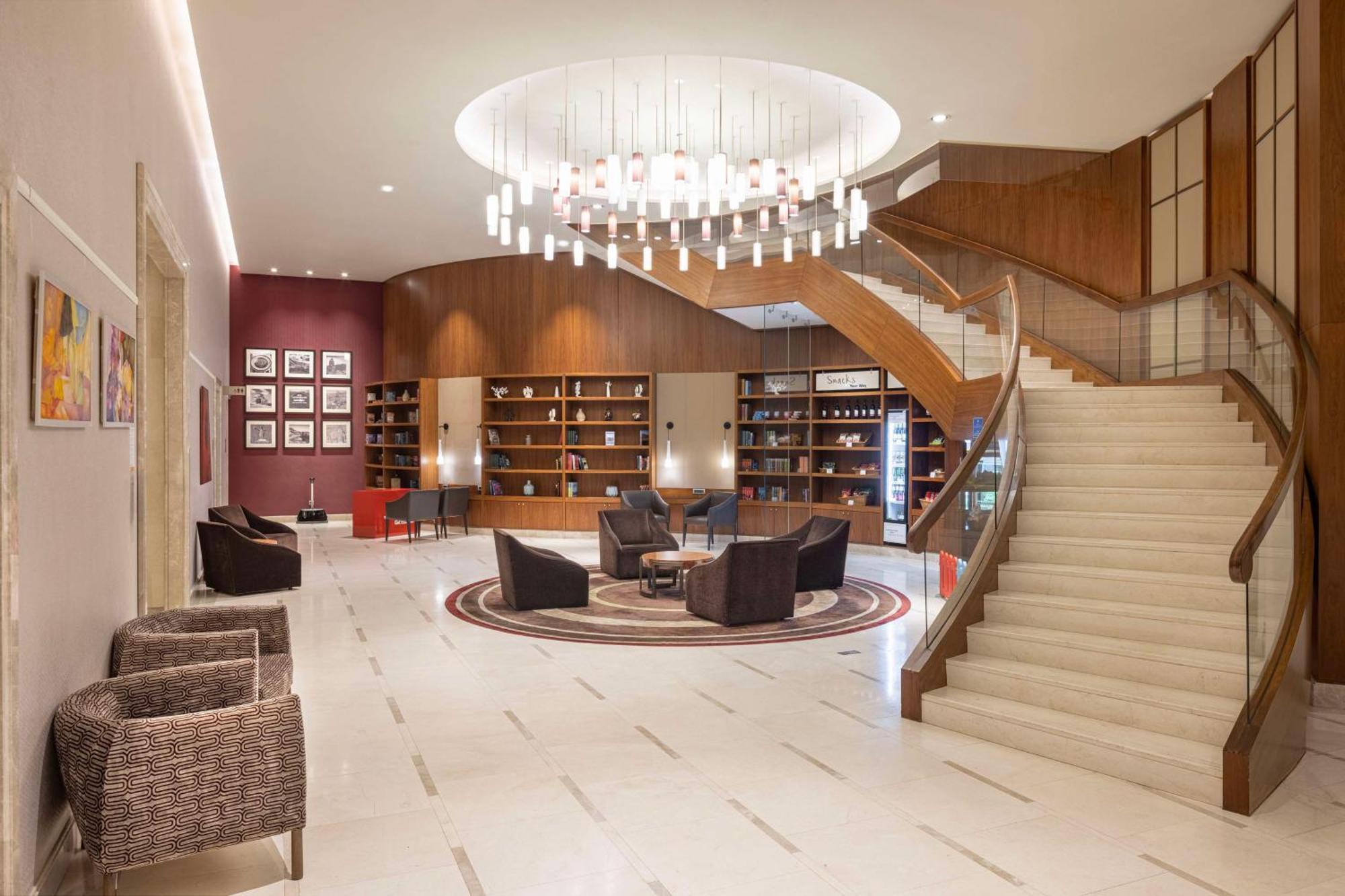 Hilton Batumi Hotel Ngoại thất bức ảnh Lobby